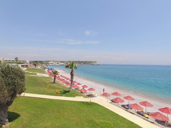 veraclub kolymbia beach Il Veraclub Kolymbia Beach si affaccia direttamente sul mare, lungo una spiaggia di circa 300 metr