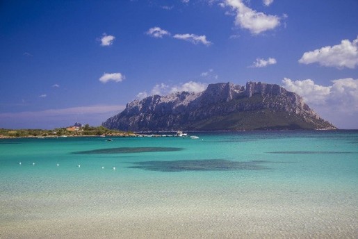 mare davanti al veraclub porto istana mare color smeraldo del veraclub porto istana