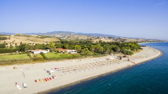 Panoramica spiaggia Seaclub Calalandrusa in Calabria Panoramica della spiaggia su cui si affaccia il villaggio Seaclub Calalandrusa in Calabria