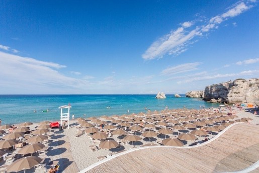 Spiaggia di Torre dell'Orso su cui si affaccia il Veraclub Barone di Mare
