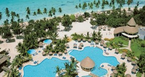 Ricca vegetazione e mare cristallino sono tra le peculiarità del veraclub canoa a santo domingo
