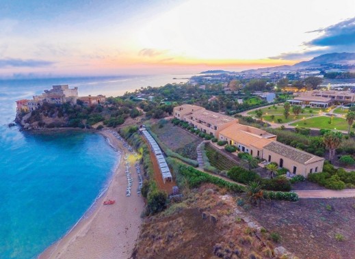 panoramica del veraclub falconara Suggestiva posizione panoramica dai cui il veraresort falconara domina il mare