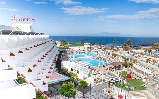 VeraResort Gala si sviluppa a pochi passi dal mare