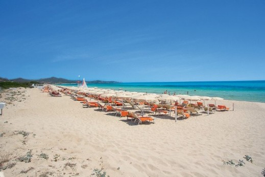 La spiaggi di Costa Rei in Sardegna, su cui sorge il Veraclub Suneva, è considerata una delle 5 più belle al mondo