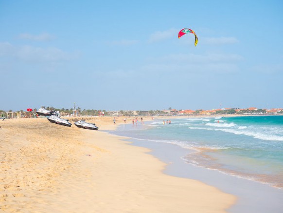 Bravo Vila do Farol è la meta ideale per gli amanti degli sport acquatici tra cui il kite surf