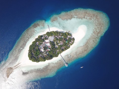Atollo di Ari Nord su cui sorge l'Alpiclub Sandies Batahala panoramica dell'atollo su cui si sviluppa l'alpiclub sandies bathala