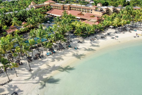 spiaggia davanti all'alpiclub mauricia beachcomber spiaggia bianca e fine davanti all'alpiclub mauricia beachcomber alle mauritius