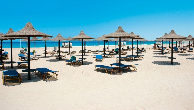 Splendida spiaggia nella zona di Almaza Bay, riservata agli ospiti del Veraclub Jaz Oriental