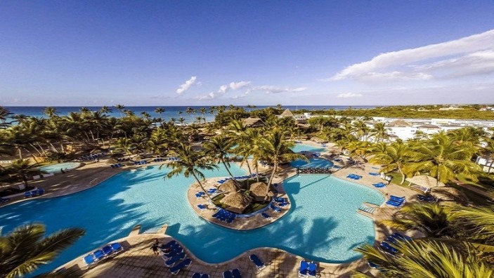 Ricca vegetazione e mare cristallino sono tra le peculiarità del veraclub canoa a santo domingo panoramica del villaggio veraclub a santo domingo, affacciato sulla splendida spiaggia di bayahinbe