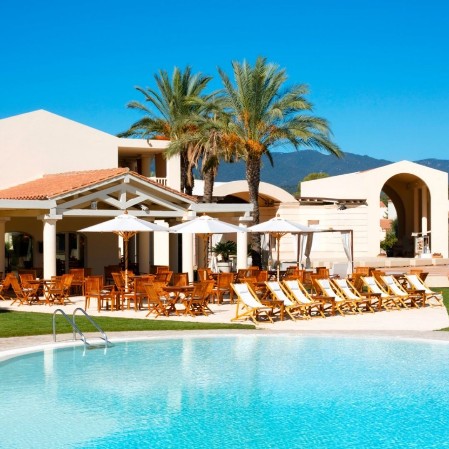 La piscina del Seaclub Le Spiagge di San Pietro Resort - Sardegna