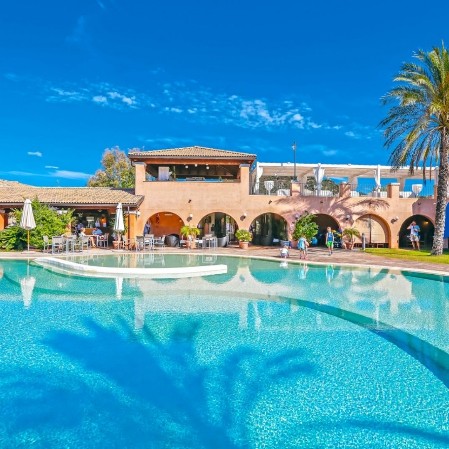 Alpiclub Alma Resort La piscina dell' Alpiclub Alma Resort