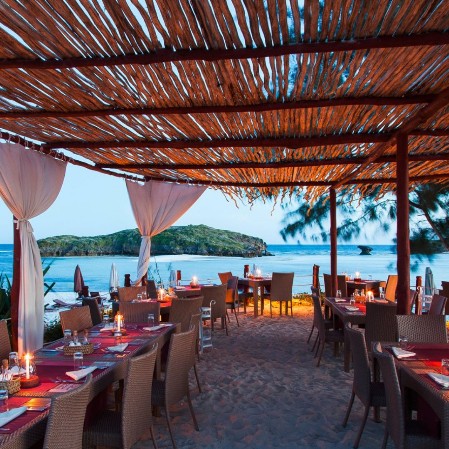 Ristorante all'aperto del Seaclub 7 Islands Resort 