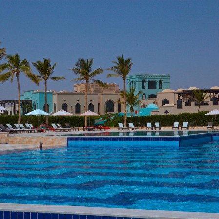 Bravo Premium Salalah Rotana - Oman La piscina del Bravo Premium Salalah Rotana - Oman