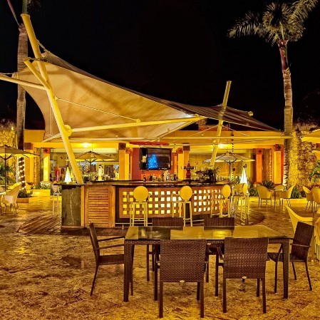 Bar sulla spiaggia del Veraclub Canoa Bar della spiaggia del villaggio italiano Veraclub Canoa a Santo Domingo