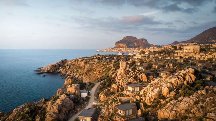 La vista sulla baia del resort Club Med Cefalù Il resort di lusso Club Med Cefalù, luogo adatto per relax ed escursioni