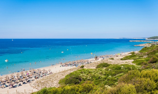 spiaggia pubblica di Santo Tomas adiacente al Veraclub Menorca